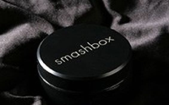 SMASHBOX Halo Hydrating - podkład mineralny w pudrze